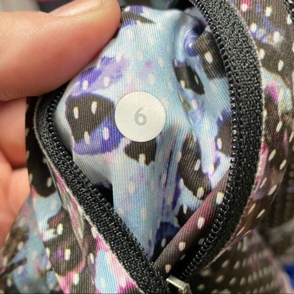 LuLuLemon All Sport Crop Floral Printed Leggings - Picture 6 of 6
